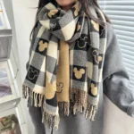 ديزني-وشاح ميكي للنساء ، وشاح كشميري ناعم للفتيات ، كرتون لطيف ، موضة دافئة ، هدايا الأعياد ، الخريف ، الشتاء ، جديد