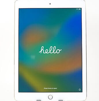 9.7" Apple iPad Pro 1st Generation 128GB GOLD WiFi Only - MLMX2LL/A - Good