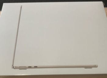 MacBook Air M2 Chip 2022 13.6" 8GB RAM 256GB SSD Starlight MLY13LL/A New SEALED