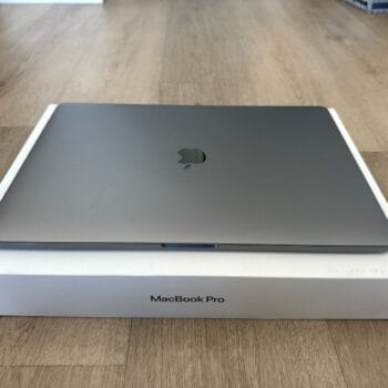 Apple MacBook Pro 2019 16" Space Gray Laptop (512GB 2.6GHz Intel Core i7)