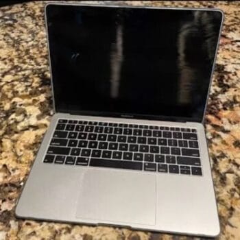 Apple MacBook Air 13.3" (128GB SSD, Intel Core i5 8th Gen., 3.60 GHz, 8GB)...