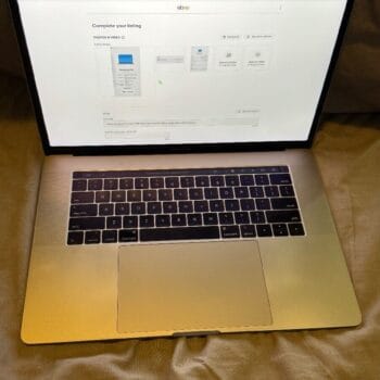 Apple MacBook Pro 15.4" TOUCHBAR! (1TB HDD, Intel Core i7, 3.1GHz, 16GB RAM, AMD