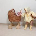 kf-S3d3869fbcae64e40b85c231cf4817ddfU-Retro-Rattan-Doll-Stroller-Toy-Studio-Photo-Props-Baby-Doll-Carriage-Children-s-Room-Decoration-Baby