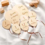 kf-Seb32cf0b7e67436fbb5e6dabe7164178R-Baby-Balloon-Milestone-Number-Monthly-Memorial-Month-Card-Newborn-Baby-Wooden-Engraved-Age-Photography-Accessories-Birthing